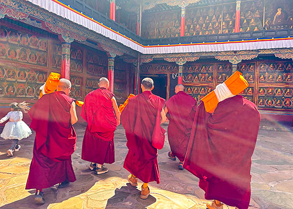 Monks at Tashilhunpo Temple